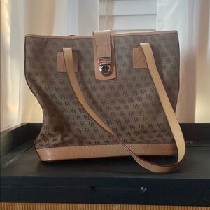 Dooney Bourke logo Tote Bag